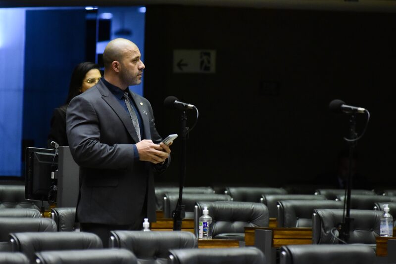 Condenado pelo Supremo a oito anos de prisão e perdoado por Bolsonaro, Daniel Silveira continua sem mandato e inelegível, diz Alexandre de Moraes Condenado pelo Supremo a oito anos de prisão e perdoado por Bolsonaro, Daniel Silveira continua sem mandato e inelegível, diz Alexandre de Moraes