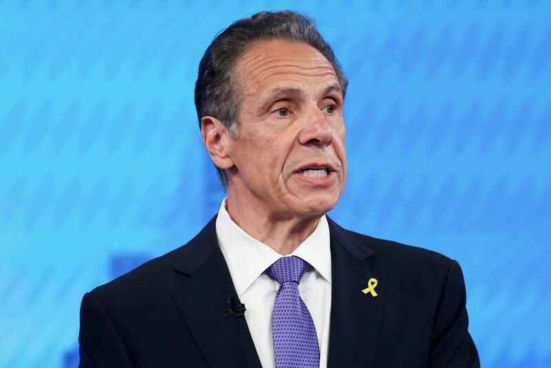 Cuomo cumplió casi tres mandatos en Albany como gobernador antes de dimitir en agosto de 2021 en medio de una serie de acusaciones de acoso sexual Cuomo cumplió casi tres mandatos en Albany como gobernador antes de dimitir en agosto de 2021 en medio de una serie de acusaciones de acoso sexual