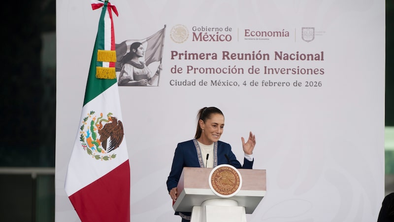 La aprobación de Sheinbaum cae a un nuevo mínimo del 56% en la encuesta de febrero La aprobación de Sheinbaum cae a un nuevo mínimo del 56% en la encuesta de febrero