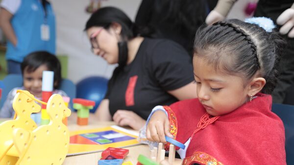 Ecuador busca reducir la desnutrición infantil con bono de US$ 50 para madres Ecuador busca reducir la desnutrición infantil con bono de US$ 50 para madres