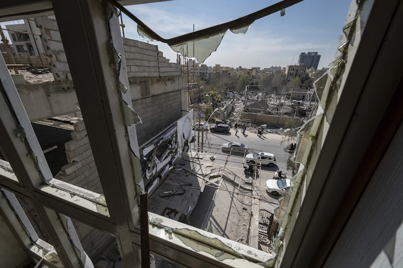 Play Video Trump Lauds US War Effort as Iran Vows to Escalate Retaliation Play Video Trump Lauds US War Effort as Iran Vows to Escalate Retaliation