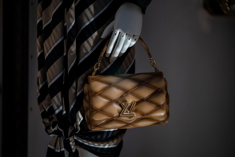 Christian Dior, la segunda marca de moda de LVMH después de Louis Vuitton, está experimentando una transición creativa. Christian Dior, la segunda marca de moda de LVMH después de Louis Vuitton, está experimentando una transición creativa.