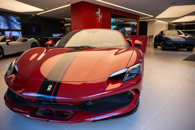 Ferrrari vermelha com detalhes em preto Ferrrari vermelha com detalhes em preto