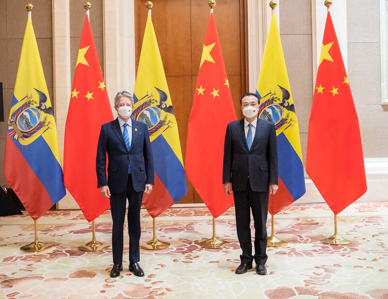 El presidente del Ecuador, Guillermo Lasso, en su visita oficial a la República Popular de China se reunió con el primer ministro chino Li Keqiang, en febrero de 2022. El presidente del Ecuador, Guillermo Lasso, en su visita oficial a la República Popular de China se reunió con el primer ministro chino Li Keqiang, en febrero de 2022.