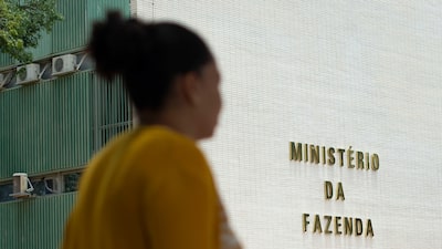 Brasil intervine en el mercado de bonos mientras el precio del petróleo se mantiene al alza Brasil intervine en el mercado de bonos mientras el precio del petróleo se mantiene al alza