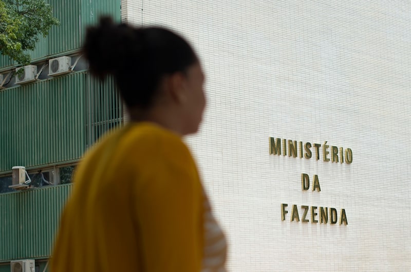 Brazil Real Caps 21% Yearly Rout Despite Central Bank Push Brazil Real Caps 21% Yearly Rout Despite Central Bank Push