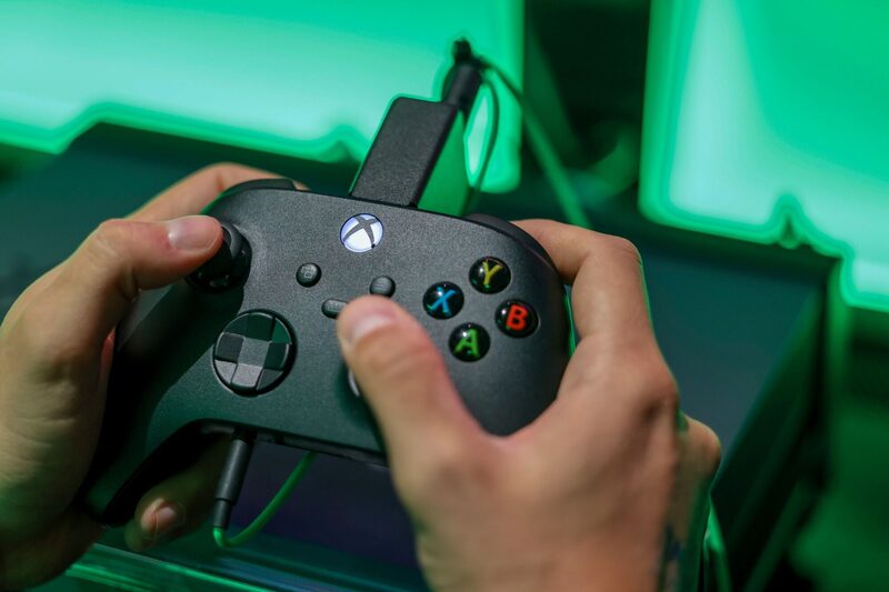 La estrategia de juego de Microsoft gira en torno al desarrollo de su servicio de suscripción Game Pass, que ofrece en sus consolas, PC y plataformas de televisión inteligente. La estrategia de juego de Microsoft gira en torno al desarrollo de su servicio de suscripción Game Pass, que ofrece en sus consolas, PC y plataformas de televisión inteligente.
