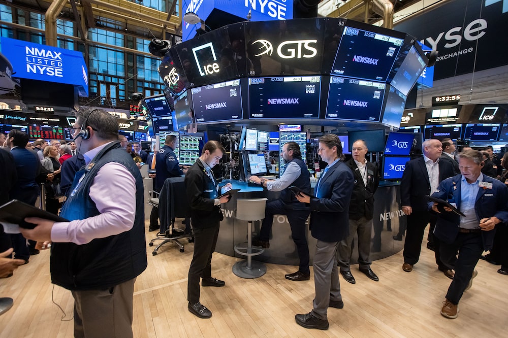 Traders On The Floor Of The New York Stock Exchange After Trump Unveils 10% Global Tariff Traders On The Floor Of The New York Stock Exchange After Trump Unveils 10% Global Tariff