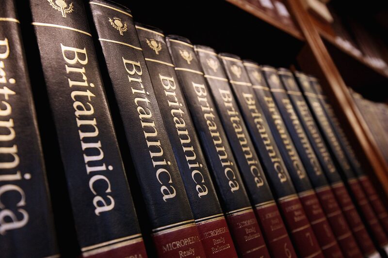 A Encyclopedia Britannica, com mais de 250 anos de existência, é considerada a enciclopédia mais antiga em língua inglesa (Fot: Mario Tama/Getty Images) A Encyclopedia Britannica, com mais de 250 anos de existência, é considerada a enciclopédia mais antiga em língua inglesa (Fot: Mario Tama/Getty Images)