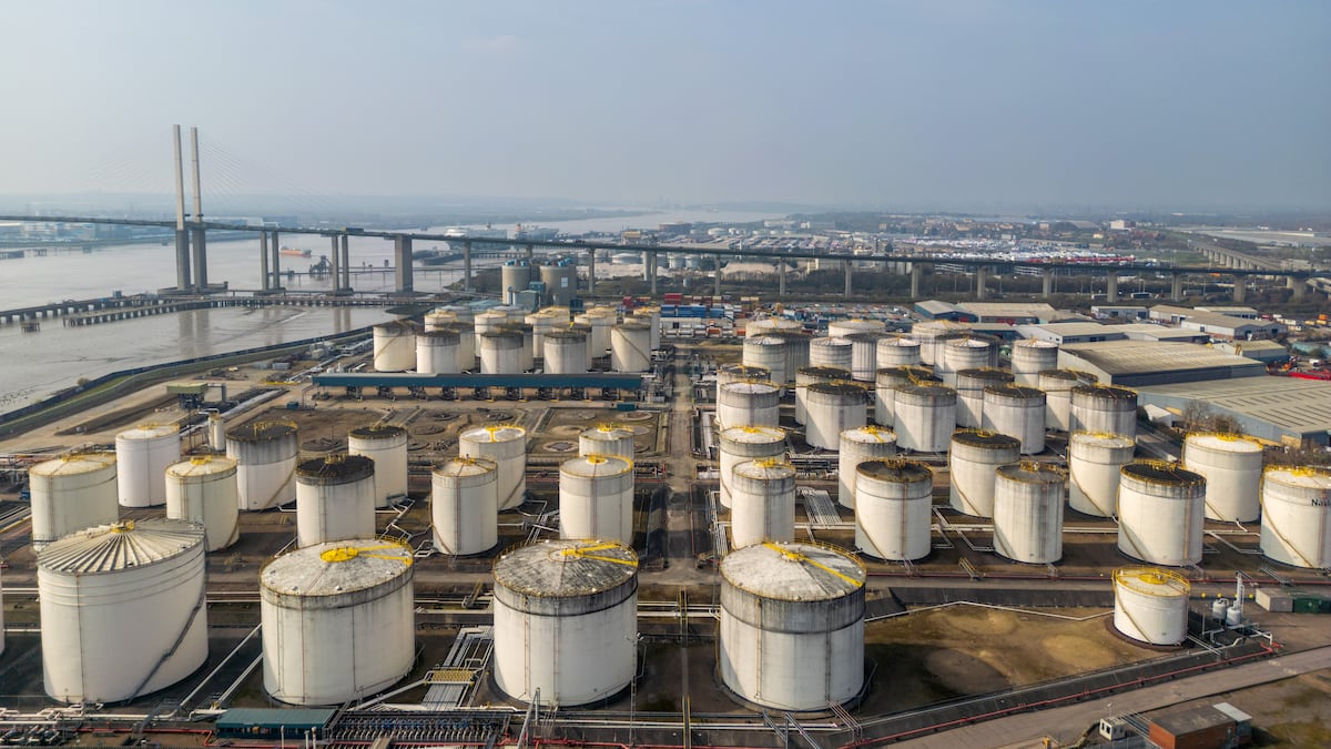 México reduce subsidios a gasolinas y sigue sin recaudar diésel tras liberación de reservas del G7