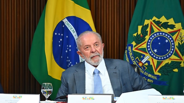 Lula convoca una reunión de gabinete el domingo para discutir Petrobras Lula convoca una reunión de gabinete el domingo para discutir Petrobras