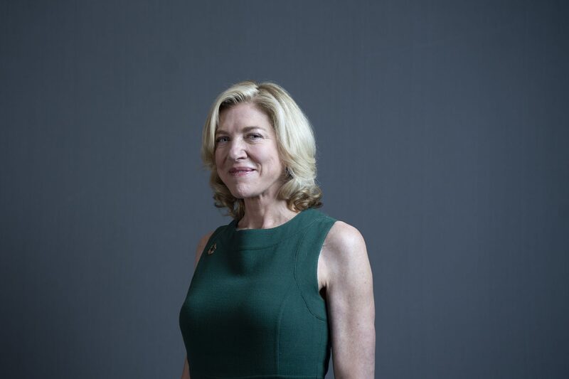 Lynn Forester de Rothschild estuda a venda de uma fatia minoritária significativa no The Economist Group, segundo fontes ouvidas pela Bloomberg News (Foto: Wei Leng Tay/Bloomberg) Lynn Forester de Rothschild estuda a venda de uma fatia minoritária significativa no The Economist Group, segundo fontes ouvidas pela Bloomberg News (Foto: Wei Leng Tay/Bloomberg)