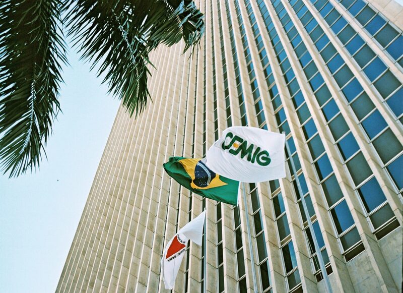 Eleições trouxeram de volta a possibilidade de privatizações, o que mexeu bastante com o valor das ações; isso já foi visto em Copasa e Cemig Eleições trouxeram de volta a possibilidade de privatizações, o que mexeu bastante com o valor das ações; isso já foi visto em Copasa e Cemig