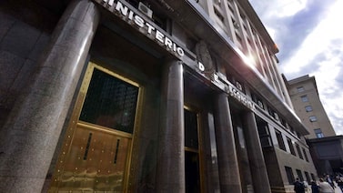 Tesoro argentino vuelve a anotar rollover cercano al 100% y a capturar dólares del mercado local Tesoro argentino vuelve a anotar rollover cercano al 100% y a capturar dólares del mercado local