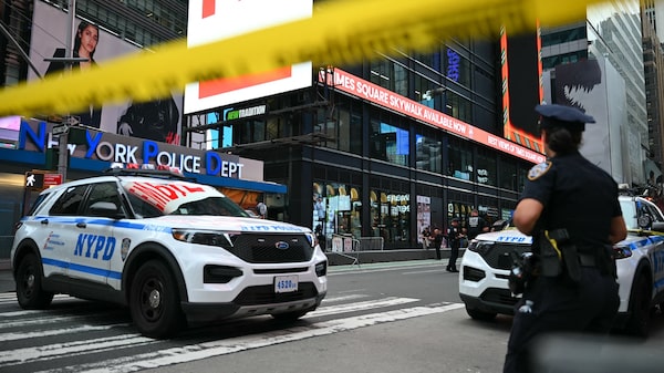 Executiva do Bank of America é morta em ataque com faca na Times Square Executiva do Bank of America é morta em ataque com faca na Times Square