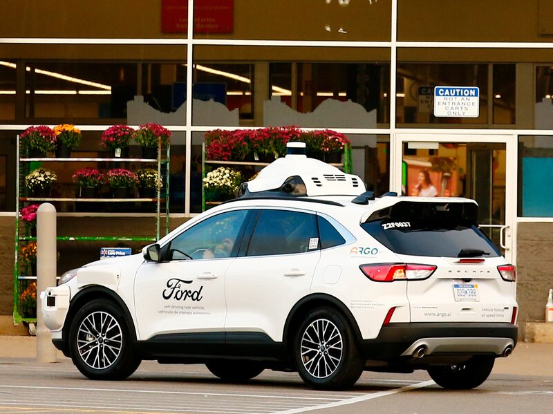 El servicio comenzará a operar con media docena de vehículos equipados con la tecnología de Argo. El servicio comenzará a operar con media docena de vehículos equipados con la tecnología de Argo.