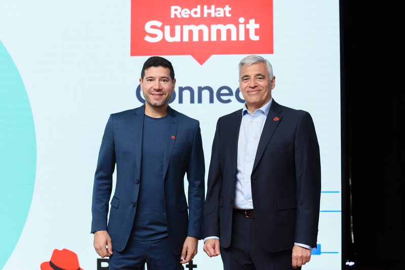 Thiago Araki, Senior Director, LATAM Technology Sales & GTM de Red Hat, junto a Jorge Payró, Country Manager de Red Hat Argentina. Thiago Araki, Senior Director, LATAM Technology Sales & GTM de Red Hat, junto a Jorge Payró, Country Manager de Red Hat Argentina.