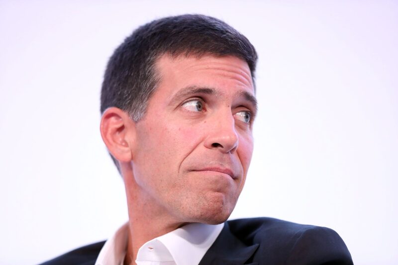 John Waldron, do Goldman Sachs, diz que, apesar da preocupação com o cenário econômico, o banco vai se sair bem da crise John Waldron, do Goldman Sachs, diz que, apesar da preocupação com o cenário econômico, o banco vai se sair bem da crise