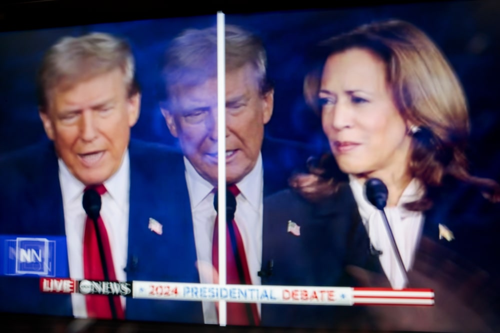 El expresidente de EE.UU., Donald Trump, y la vicepresidenta, Kamala Harris, en la pantalla durante el debate presidencial de septiembre. El expresidente de EE.UU., Donald Trump, y la vicepresidenta, Kamala Harris, en la pantalla durante el debate presidencial de septiembre.