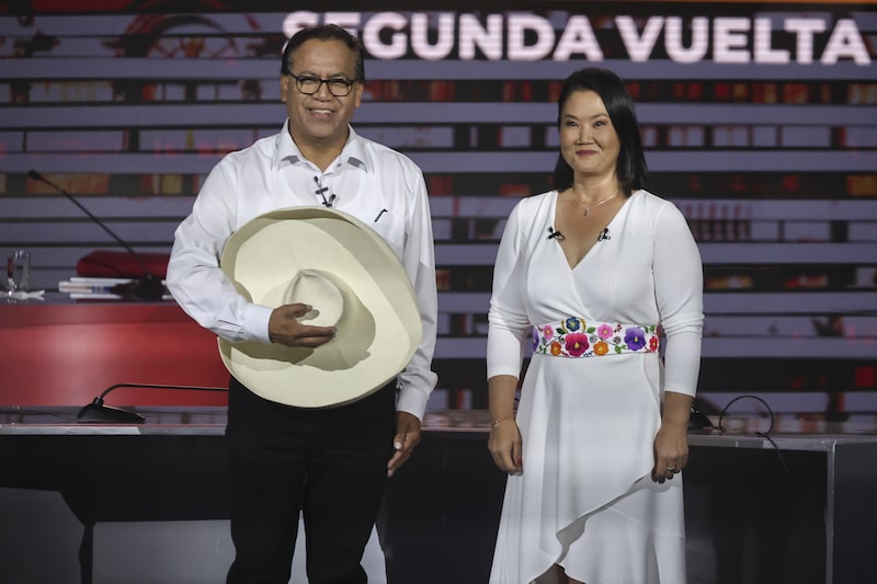 Roberto Sánchez y Keiko Fujimori durante un debate en Lima el 31 de mayo. Fotógrafo: Sebastián Castañeda/Bloomberg. Roberto Sánchez y Keiko Fujimori durante un debate en Lima el 31 de mayo. Fotógrafo: Sebastián Castañeda/Bloomberg.
