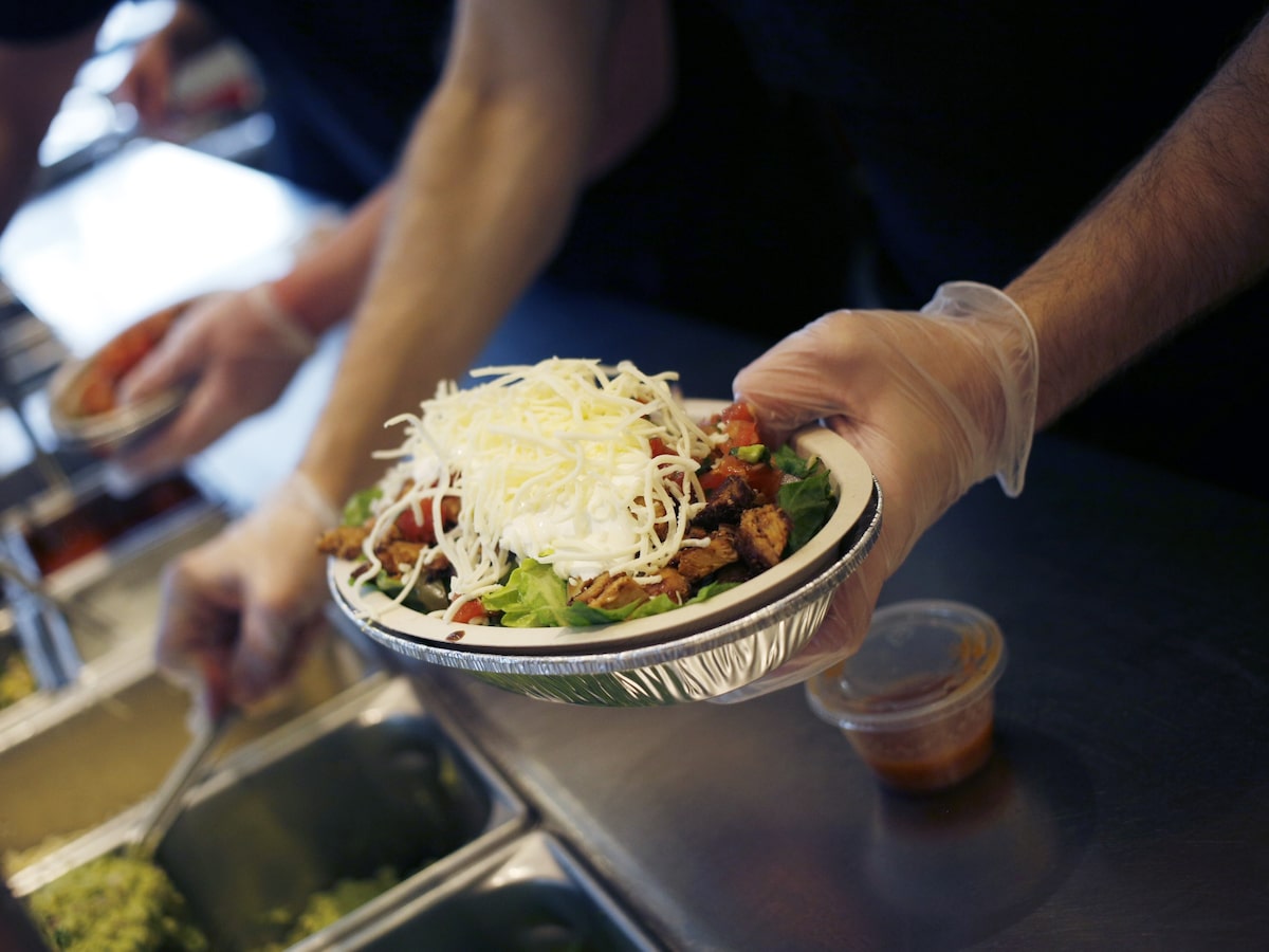 Chipotle llega a México con su primer local en Monterrey.