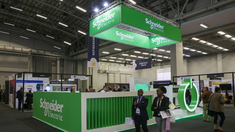 Schneider Electric destitui o CEO e cita divergências em estratégia com o conselho Schneider Electric destitui o CEO e cita divergências em estratégia com o conselho