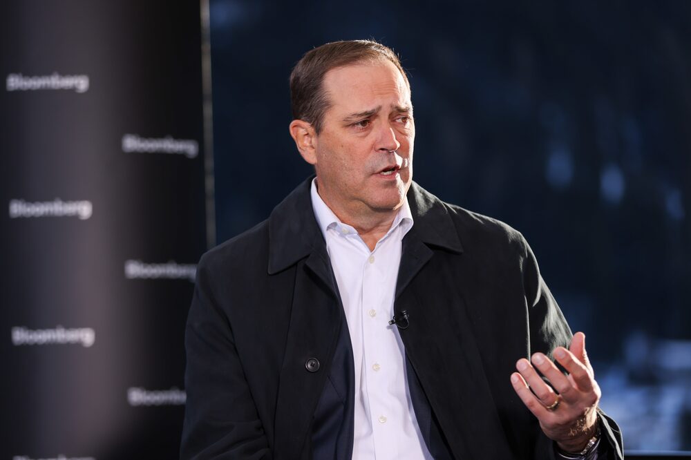 El CEO de Cisco, Chuck Robbins, ha estado trabajando para convertir a la empresa más en un proveedor de servicios. El CEO de Cisco, Chuck Robbins, ha estado trabajando para convertir a la empresa más en un proveedor de servicios.