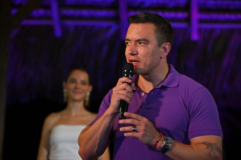 Daniel Noboa habla en un acto en Olon, Ecuador, el 13 de abril, tras ganar las elecciones presidenciales. Daniel Noboa habla en un acto en Olon, Ecuador, el 13 de abril, tras ganar las elecciones presidenciales.