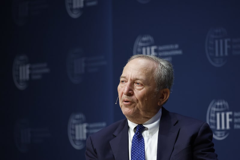 Lawrence Summers, presidente emérito y profesor de la Universidad de Harvard, durante la reunión anual de miembros del Instituto de Finanzas Internacionales (IIF) en Washington, DC, EE.UU., el viernes 14 de octubre de 2022. Lawrence Summers, presidente emérito y profesor de la Universidad de Harvard, durante la reunión anual de miembros del Instituto de Finanzas Internacionales (IIF) en Washington, DC, EE.UU., el viernes 14 de octubre de 2022.