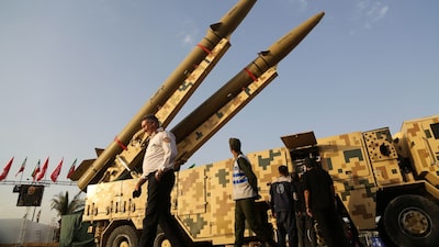 EE.UU. afirma que Irán atacó a sus fuerzas mientras Arabia Saudita golpeaba milicias en Irak EE.UU. afirma que Irán atacó a sus fuerzas mientras Arabia Saudita golpeaba milicias en Irak