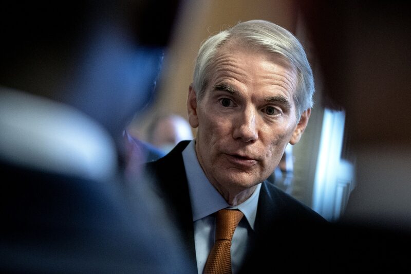 La propuesta fue el resultado de un compromiso entre la Casa Blanca y el senador Rob Portman, principal negociador republicano. La propuesta fue el resultado de un compromiso entre la Casa Blanca y el senador Rob Portman, principal negociador republicano.
