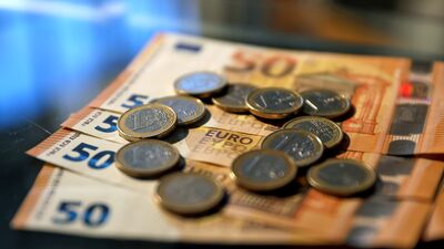 Euro desponta como alternativa ao dólar diante de guerra comercial de Trump Euro desponta como alternativa ao dólar diante de guerra comercial de Trump