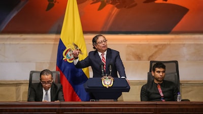 Petro presenta un plan poco probable para rehacer la Constitución de Colombia Petro presenta un plan poco probable para rehacer la Constitución de Colombia