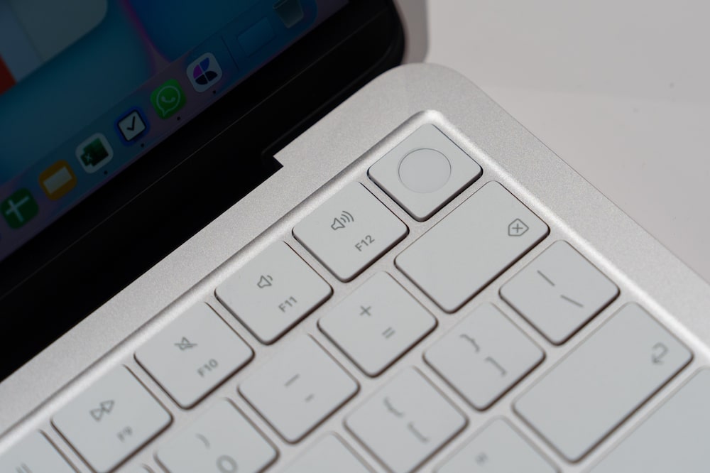 Detalhes do novo macbook Neo por apenas US$ 599 (ou R$ 499 para estudantes) (Foto: Bloomberg) Detalhes do novo macbook Neo por apenas US$ 599 (ou R$ 499 para estudantes) (Foto: Bloomberg)