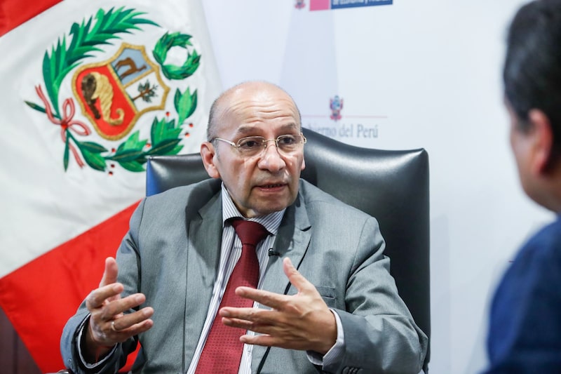 Ministro de Economía de Perú, Kurt Burneo, busca conquistar a los empresarios. Ministro de Economía de Perú, Kurt Burneo, busca conquistar a los empresarios.