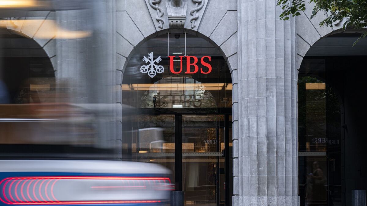 Sede do UBS, na Suíça: as famílias não estão se limitando à filantropia mas também buscam investimentos de impacto. (Foto:Pascal Mora/Bloomberg)