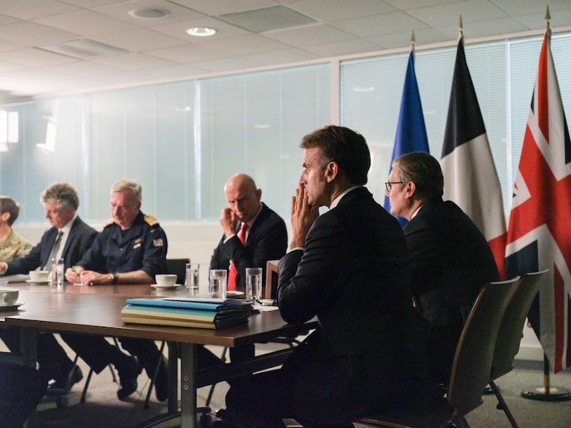 El presidente francés Emmanuel Macron y el primer ministro británico Keir Starmer asisten a una reunión de la «Coalición de los Dispuestos» en Londres el pasado mes de julio.
Fotógrafo: Tom Skipp/Bloomberg El presidente francés Emmanuel Macron y el primer ministro británico Keir Starmer asisten a una reunión de la «Coalición de los Dispuestos» en Londres el pasado mes de julio.
Fotógrafo: Tom Skipp/Bloomberg