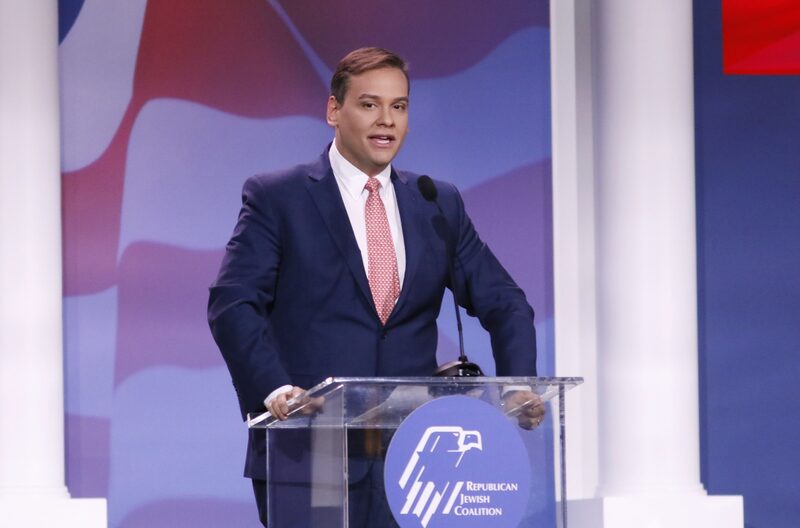 George Santos, que diz ter 34 anos, venceu com folga no 3º distrito de Nova York, uma faixa do norte do condado de Nassau e do nordeste do Queens George Santos, que diz ter 34 anos, venceu com folga no 3º distrito de Nova York, uma faixa do norte do condado de Nassau e do nordeste do Queens