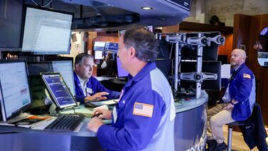 S&P 500 repunta tras semana volátil, pero se encamina a su peor mes desde marzo S&P 500 repunta tras semana volátil, pero se encamina a su peor mes desde marzo