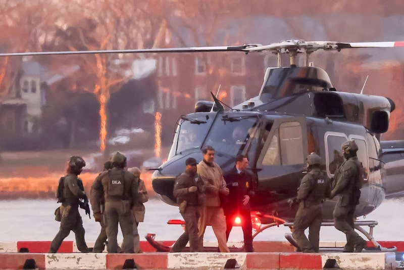 El derrocado presidente venezolano Nicolás Maduro llega al helipuerto de Wall Street antes de su comparecencia en un tribunal federal de Nueva York, EE.UU. El derrocado presidente venezolano Nicolás Maduro llega al helipuerto de Wall Street antes de su comparecencia en un tribunal federal de Nueva York, EE.UU.