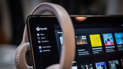 Spotify supera projeções de usuários enquanto a transição de CEO se aproxima Spotify supera projeções de usuários enquanto a transição de CEO se aproxima