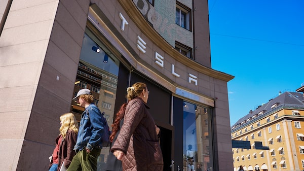 Apesar de guinada da Tesla, venda de veículos ainda é relevante para a montadora Apesar de guinada da Tesla, venda de veículos ainda é relevante para a montadora