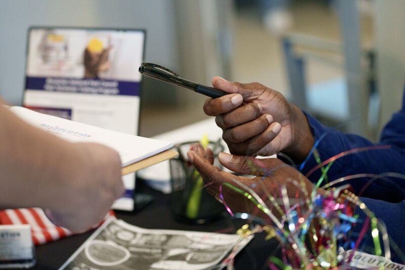 Las solicitudes iniciales cayeron la semana pasada en Carolina del Norte, Georgia y Tennessee, estados afectados por Helene. Las solicitudes iniciales cayeron la semana pasada en Carolina del Norte, Georgia y Tennessee, estados afectados por Helene.