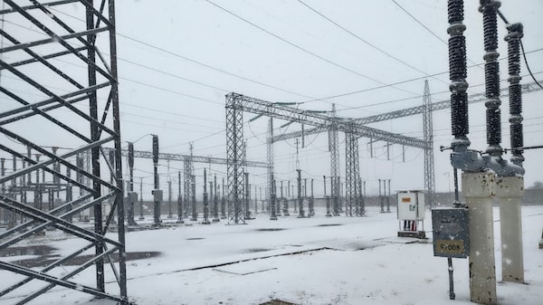 CFE emite bonos por US$1.500 millones para refinanciar deuda e inversiones CFE emite bonos por US$1.500 millones para refinanciar deuda e inversiones