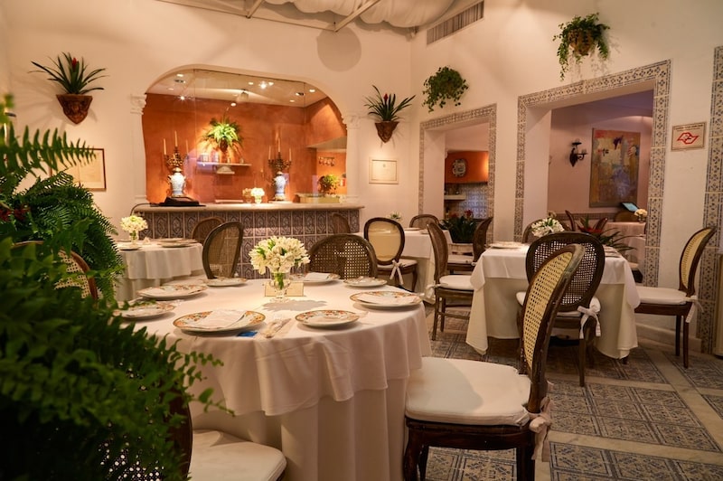 Um dos locais mais tradicionais na cidade frequentado por empresários e executivos do mercado Um dos locais mais tradicionais na cidade frequentado por empresários e executivos do mercado