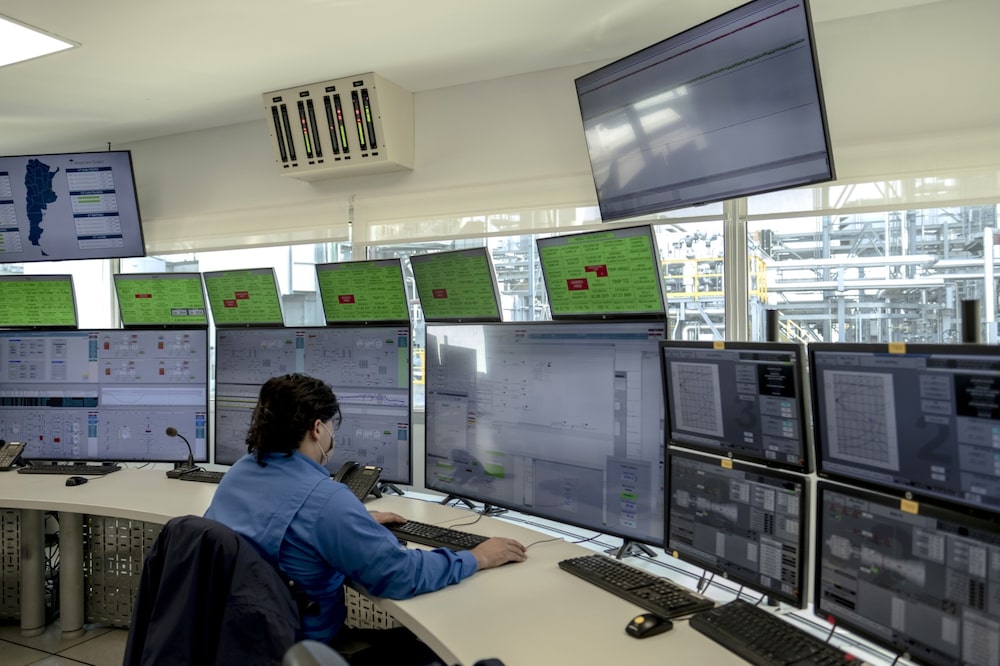 Sala de control de la planta de gas natural General Rojo de MSU Energy SA en General Rojo, provincia de Buenos Aires, Argentina. Sala de control de la planta de gas natural General Rojo de MSU Energy SA en General Rojo, provincia de Buenos Aires, Argentina.
