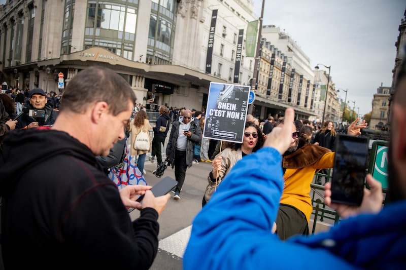 Protestas contra Shein en París.
Fotógrafo: Benjamin Girette/Bloomberg Protestas contra Shein en París.
Fotógrafo: Benjamin Girette/Bloomberg