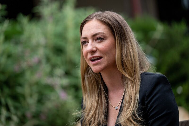 Whitney Wolfe Herd, fundadora e CEO do Bumble: aposta no uso da IA para melhorar relações pessoais (Foto: David Paul Morris/Bloomberg) Whitney Wolfe Herd, fundadora e CEO do Bumble: aposta no uso da IA para melhorar relações pessoais (Foto: David Paul Morris/Bloomberg)
