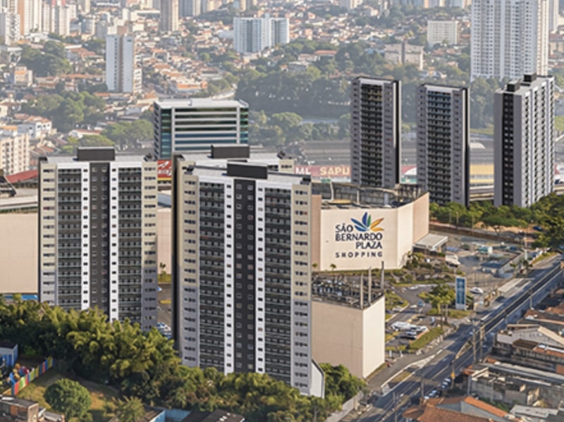 São Bernardo Plaza Shopping: uma das 72 torres do programa da Allos. Parceria com incorporadora local adensa área primária com moradores de renda superior ao ticket médio do centro de compras. São Bernardo Plaza Shopping: uma das 72 torres do programa da Allos. Parceria com incorporadora local adensa área primária com moradores de renda superior ao ticket médio do centro de compras.