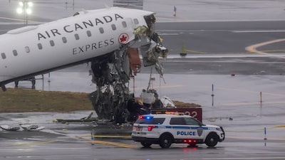 Accidente en LaGuardia: cómo una tripulante de Air Canada sobrevivió tras ser expulsada del avión Accidente en LaGuardia: cómo una tripulante de Air Canada sobrevivió tras ser expulsada del avión